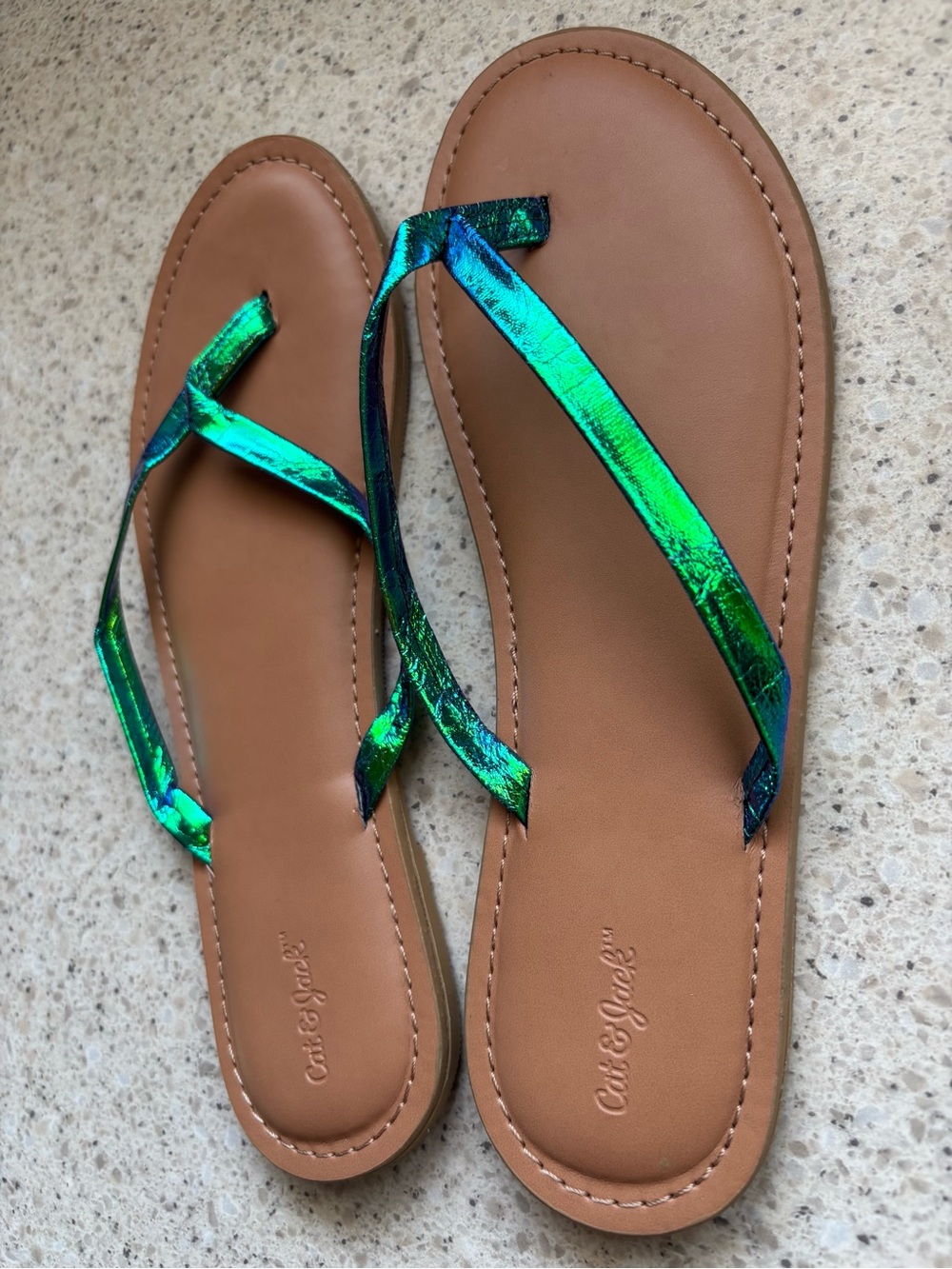 Cat & Jack Kids Sandals Iridescent Green Flip Flops in Size Large 4/5 LIKE NEW - Picture 4 of 6